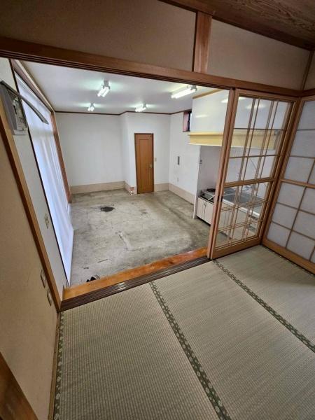 彦根市芹橋２丁目の店舗（一戸建）