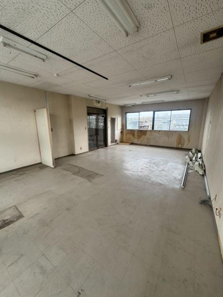 彦根市小泉町の店舗（建物一部）