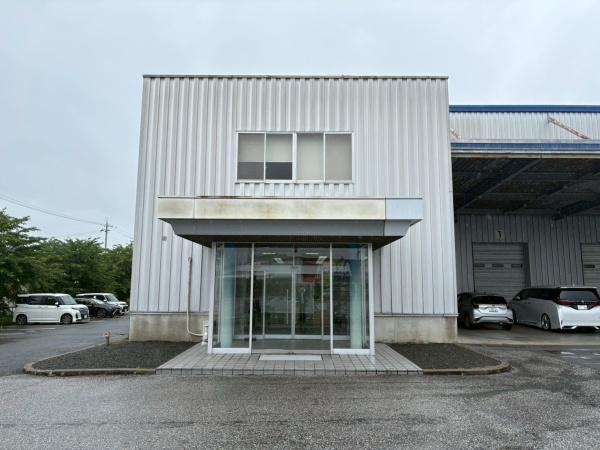 米原市顔戸の倉庫