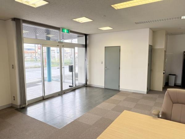 米原市顔戸の倉庫