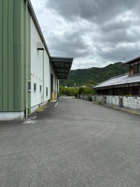 東近江市五個荘山本町の倉庫