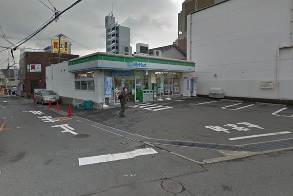 コートファミール(ファミリーマート千里丘北口店)