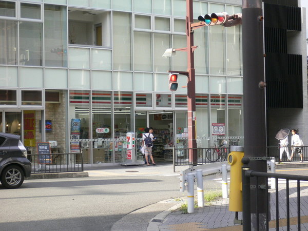 ホワイトハウス穂積(セブンイレブンJR茨木駅西店)
