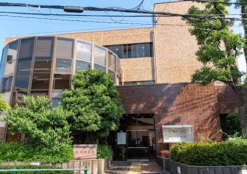 板橋区栄町のマンション(板橋区立氷川図書館)