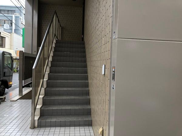 大和郡山市南郡山町のビル
