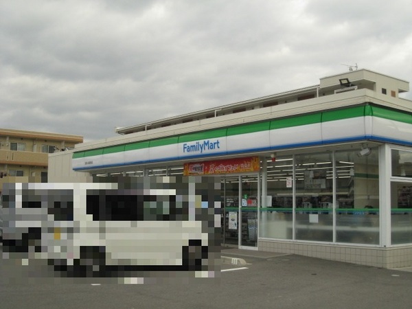 大和郡山市九条町の貸家(ファミリーマート近鉄九条駅前店)