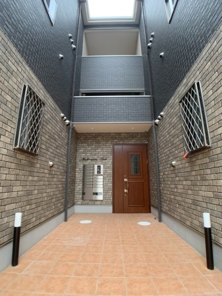Modernism　East