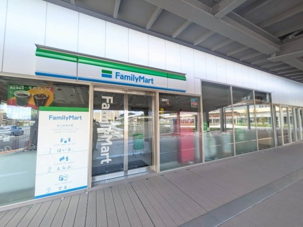メロディーヒルズ　B(ファミリーマート伊丹市役所)