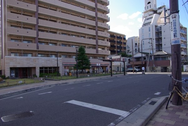 グローバル塚口(セブンイレブンJR塚口駅前店)