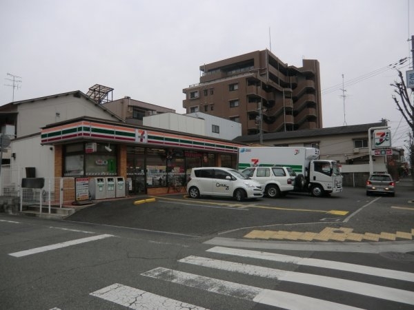 アップロード壱番館(セブンイレブン尼崎上坂部3丁目店)