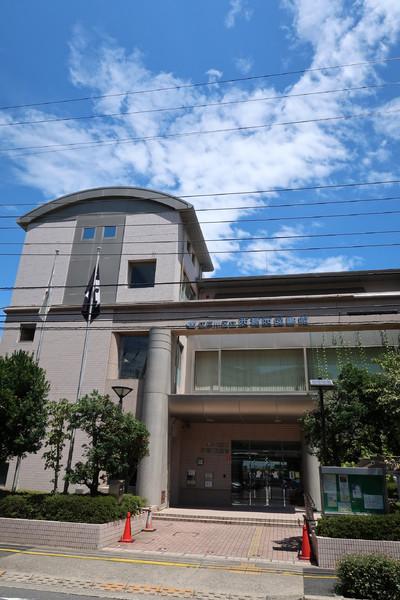江戸川区西葛西５丁目のマンション(江戸川区立西葛西図書館)
