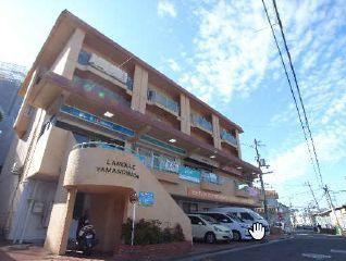 ラムール山の街