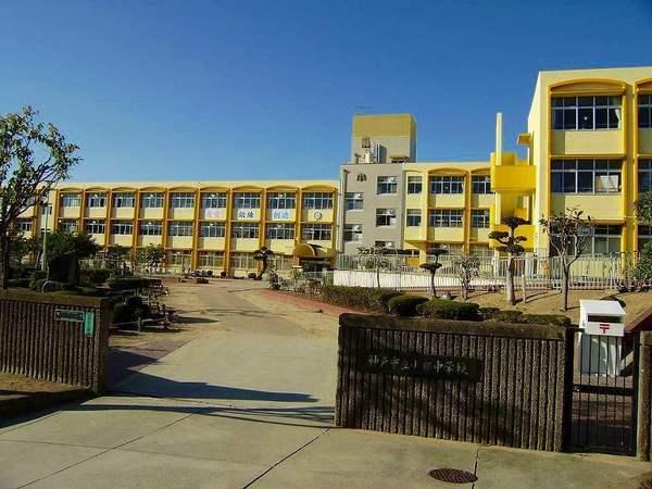 鈴蘭台貸家(神戸市立小部中学校)