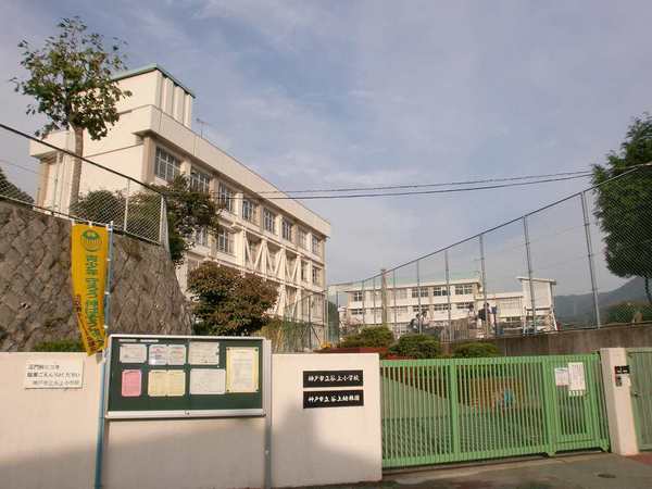 ウエストコートＴＡＮＩＧＡＭＩ(神戸市立谷上小学校)