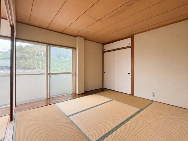 神戸市北区藤原台南町４丁目のアパート