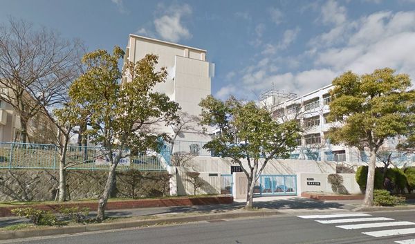 ひよどり台５団地２８号棟(神戸市立鵯台中学校)