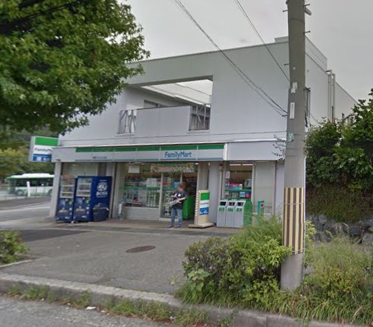 ひよどり台１団地７号棟(ファミリーマート柳屋ひよどり台店)