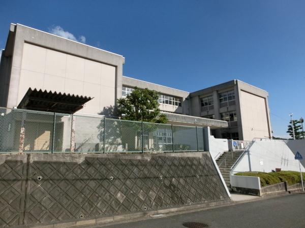 生駒市生駒台南の貸家(生駒市立光明中学校)