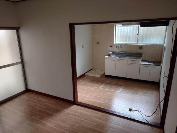 奈良市三条栄町の貸家