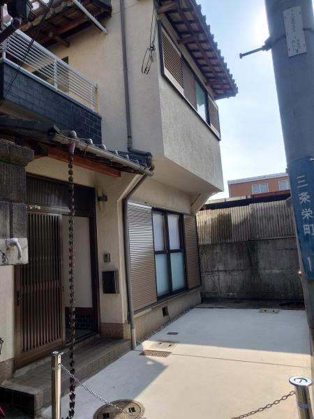 奈良市三条栄町の貸家
