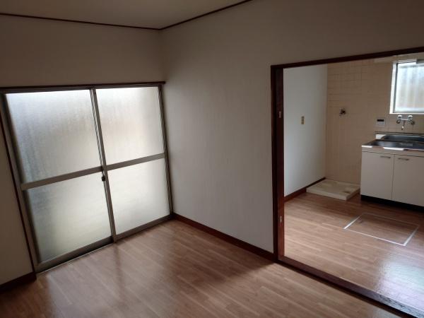 奈良市三条栄町の貸家
