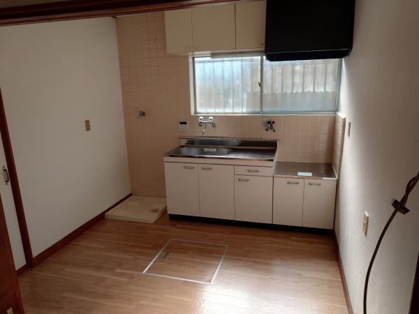 奈良市三条栄町の貸家