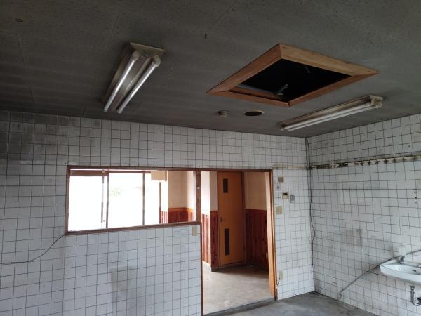 生駒市小瀬町の店舗（建物一部）