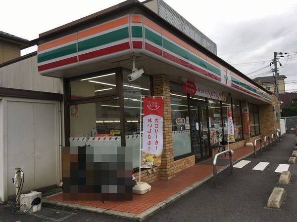 生駒市萩の台１丁目のマンション(セブンイレブン生駒東山町店)