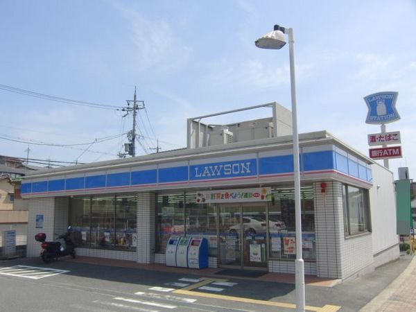 アドバンハイツ2号館(ローソン生駒谷田町店)