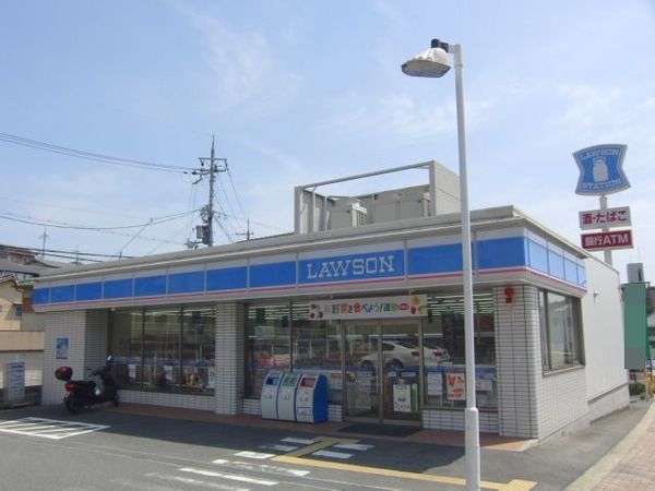 朝日プラザ生駒セントヒルズ(ローソン生駒谷田町店)