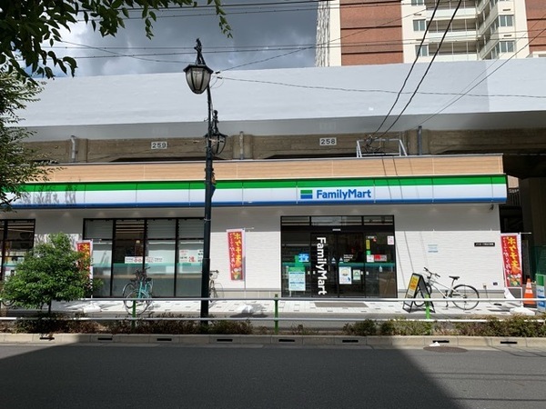 カネヨハイツ(ファミリーマート西台駅前店)