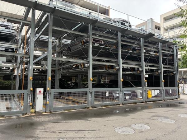 アールブラン横浜仲町台駐車場