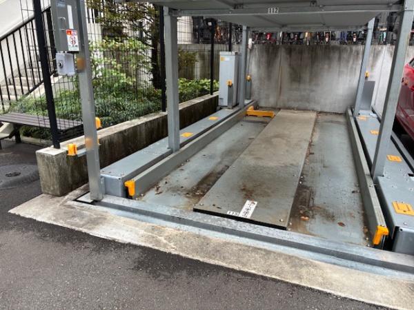 アールブラン横浜仲町台駐車場