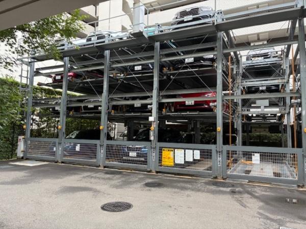 アールブラン横浜仲町台駐車場