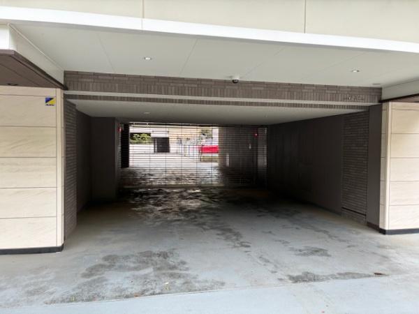 アールブラン横浜仲町台駐車場