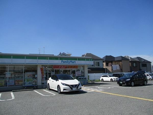 東羽衣7丁目貸家(ファミリーマート高石加茂三丁目店)