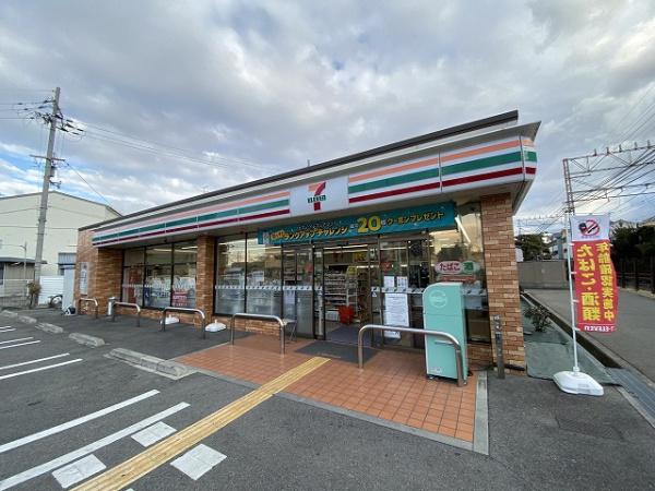 REGALEST初芝駅(セブンイレブン初芝駅東店)