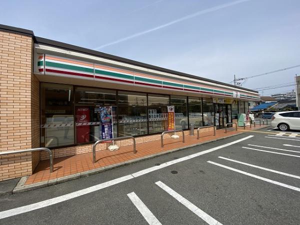 ロゴス中百舌鳥(セブンイレブン堺向陵東町2丁店)