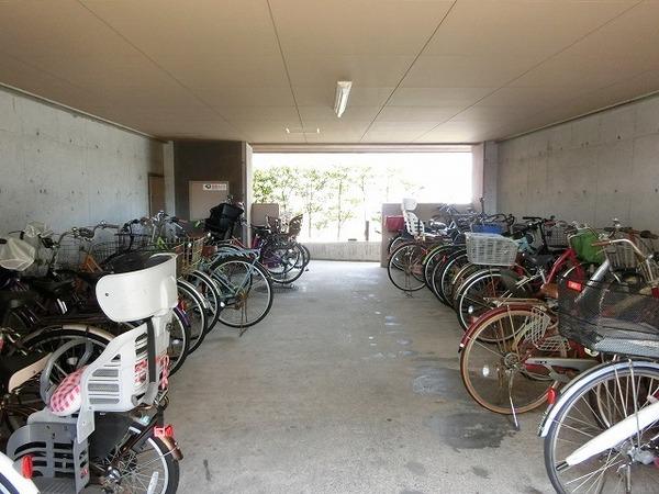 堺市西区浜寺石津町西２丁のマンション