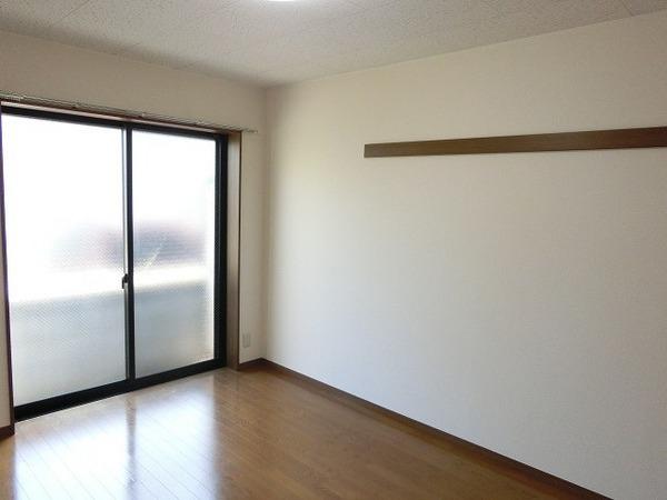堺市堺区香ヶ丘町４丁のハイツ