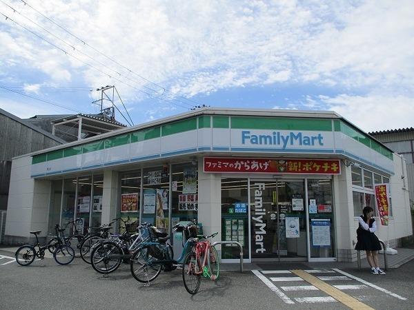 サンハイム・カミ(ファミリーマート堺草部店)
