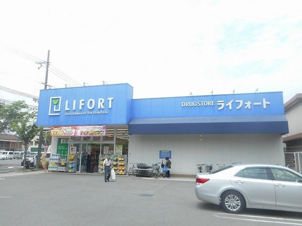 ハイツアズール(ドラッグストアライフォート三国ヶ丘店)
