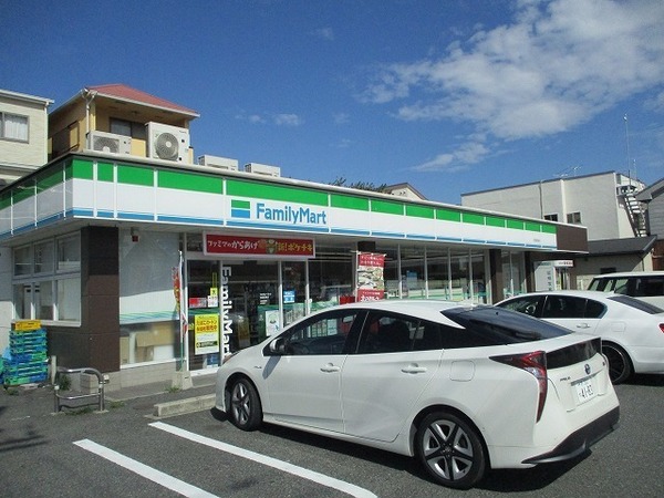 ラ・グレース(ファミリーマート京屋西湊店)
