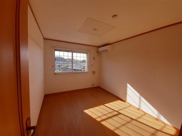 ファシネイション春日1