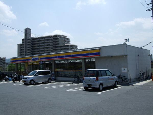 サンハイツ英(ミニストップ富田林須賀店)