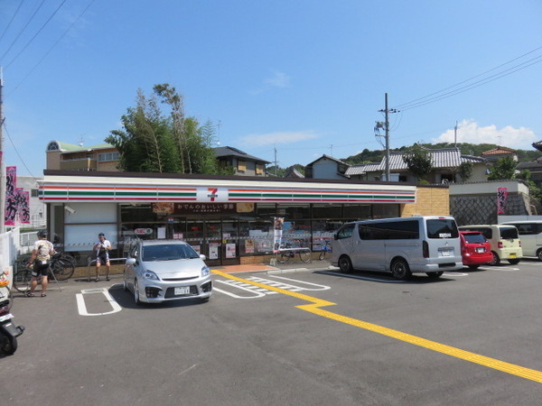 レオパレスサン・マック(セブンイレブン富田林瀧谷不動店)