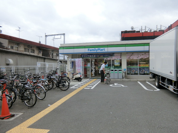 レオパレスシャルマンアンジュ(ファミリーマート富田林喜志駅前店)