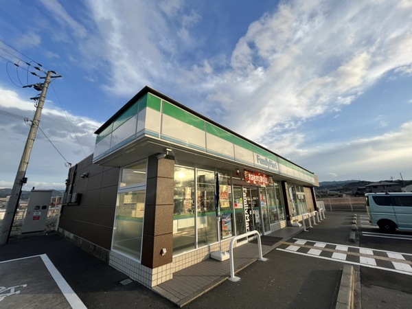 南花台アーバンコンフォート(ファミリーマート河内長野高向東店)