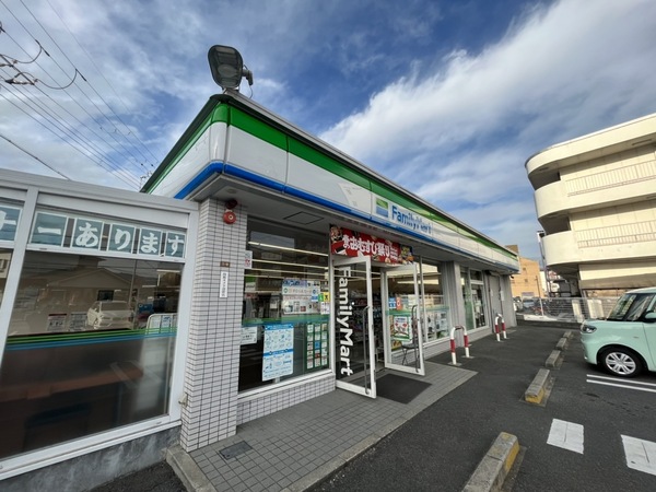 パークアベニュー参番館(ファミリーマート河内長野西之山町店)
