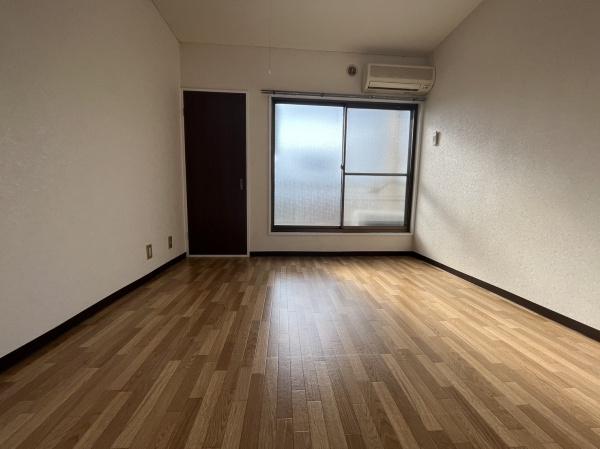 ロイヤルハイツ川西